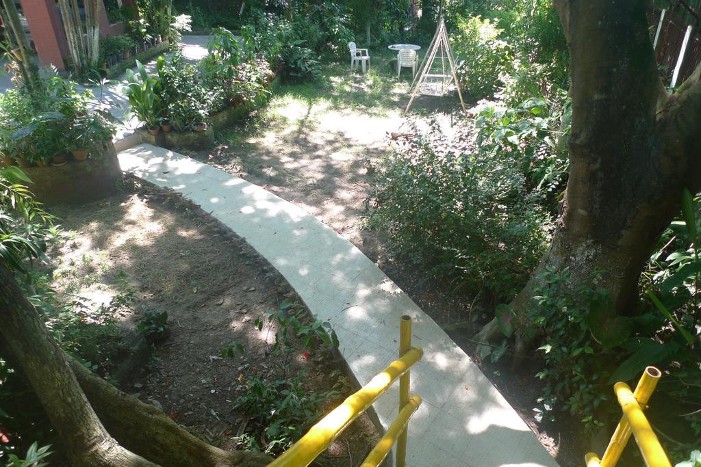 Hilltop Lodge Guwahati Zewnętrze zdjęcie