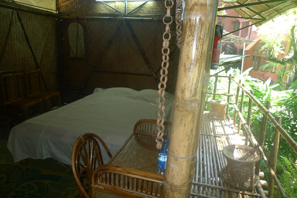 Hilltop Lodge Guwahati Zewnętrze zdjęcie